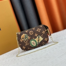 LV Clutch Bags